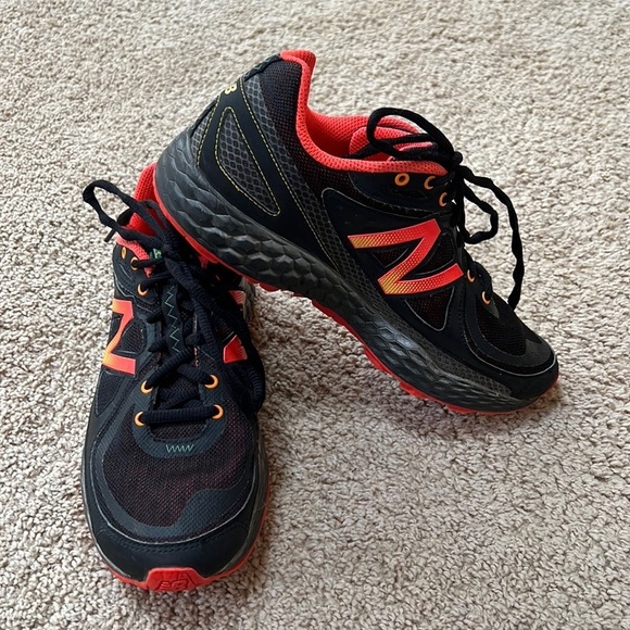 New Balance SZ 9 fresh foam Hierro running sneakers. - Picture 1 of 10